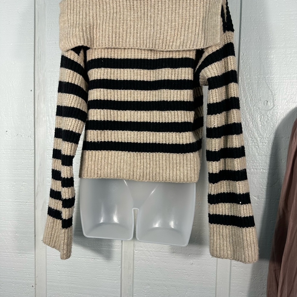 Sincerely Jules Black and Tan Striped Sweater Size Medium NWOT - Picture 6 of 10